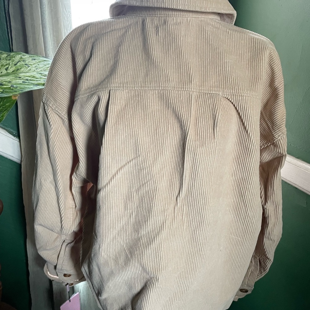 Avec Les Filles Cropped Corduroy Shacket - Picture 3 of 6